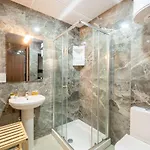 Sea Bliss Penthouse With 2 Terraces Enjoying Side Sea Views By Getawaysmalta Apartmán *