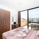 Sea Bliss Penthouse With 2 Terraces Enjoying Side Sea Views By Getawaysmalta Apartmán *
