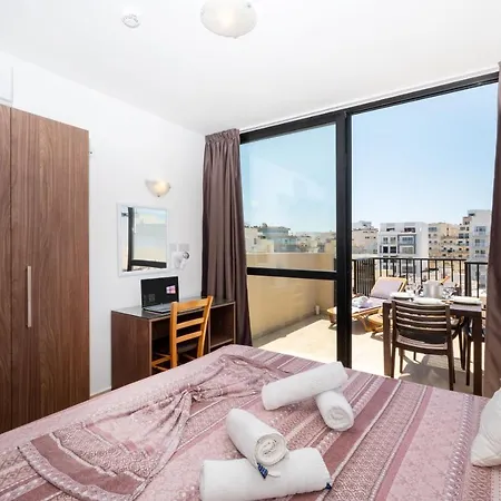 Sea Bliss Penthouse With 2 Terraces Enjoying Side Sea Views By Getawaysmalta Apartmán *